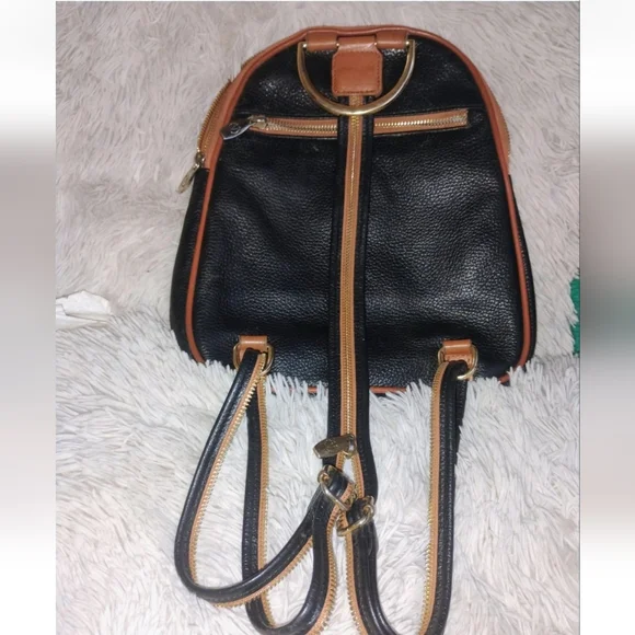 Vintage VALENTINA Black & Tan Leather Sling Bag / Backpack 11 x 10 ITALY - Picture 2 of 6